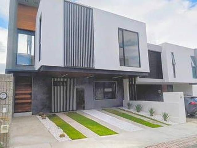 Casa De Autor Renta Con Recámara En Planta Baja En Jade Sur