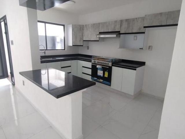 Casa de Autor Totalmente Remodelada | 355 m² | Roof Garden | Cerrada Privada en Clavería