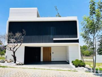 Casa de autor 4 recámaras en Lomas de Angelópolis cascatta