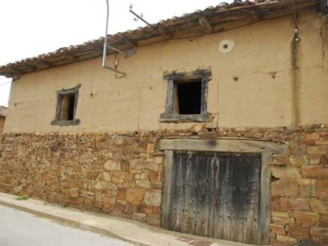 Casa de abode y piedra en venta en Robledino de la Valduerna a 55 km. de León