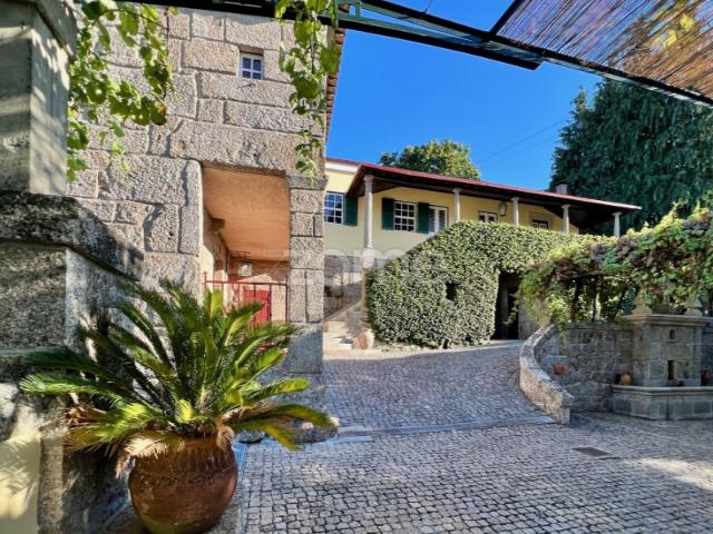 Casa de Agrêllo: casa +1, capela, piscina, jardim V. N. C. Stº Tirso
