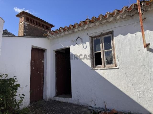 Casa de aldeia com garagem para recuperar a 5 minutos da Praia Fluvial