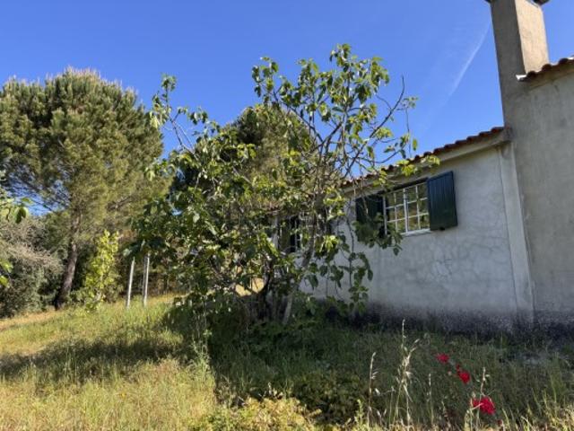 CASA DE ALDEIA COM TERRENO FURO E GARAGEM