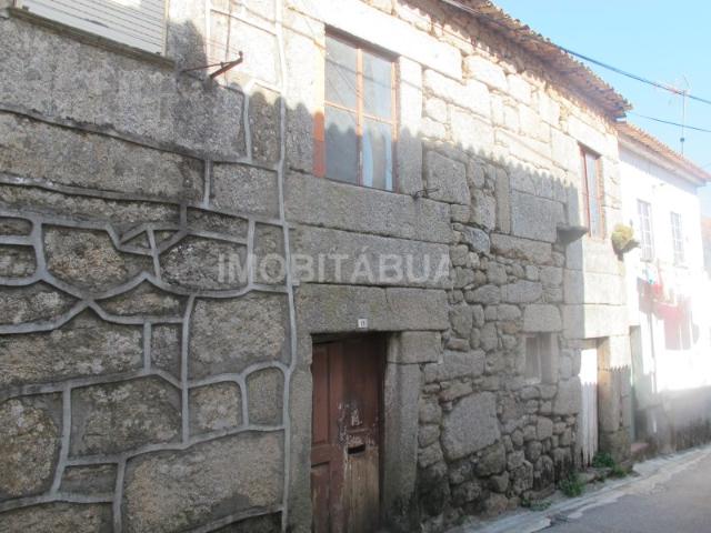 Casa de aldeia em pedra na Vila do Mato