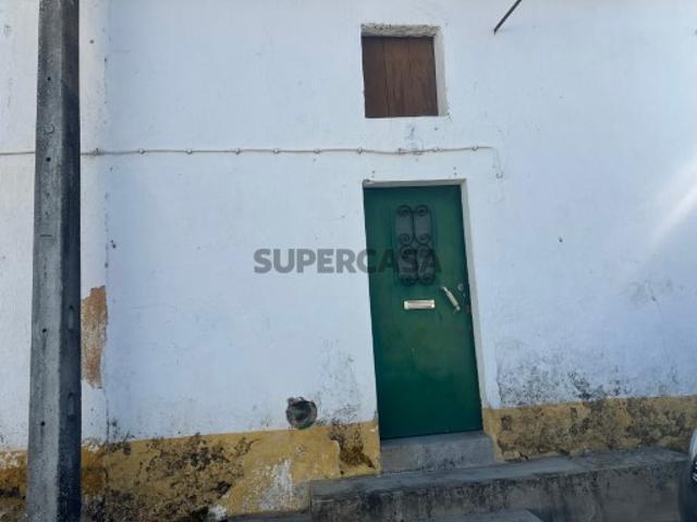 Casa de Aldeia no Centro Histórico de Monte da Pedra