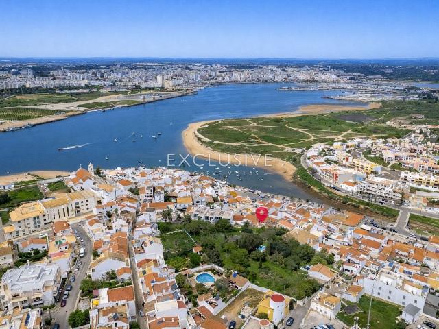 Casa de aldeia para renovar no centro de Ferragudo, para ven. 184m² Ferragudo