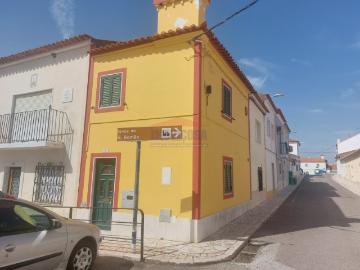 Casa de aldeia r/chão e 1º andar pronta a habitar
