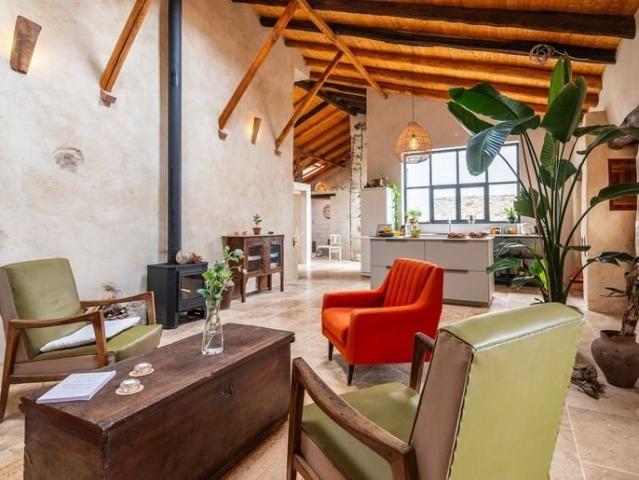 Casa de aldeia renovada, de qualidade excecional, com pátio. 100m² Monchique