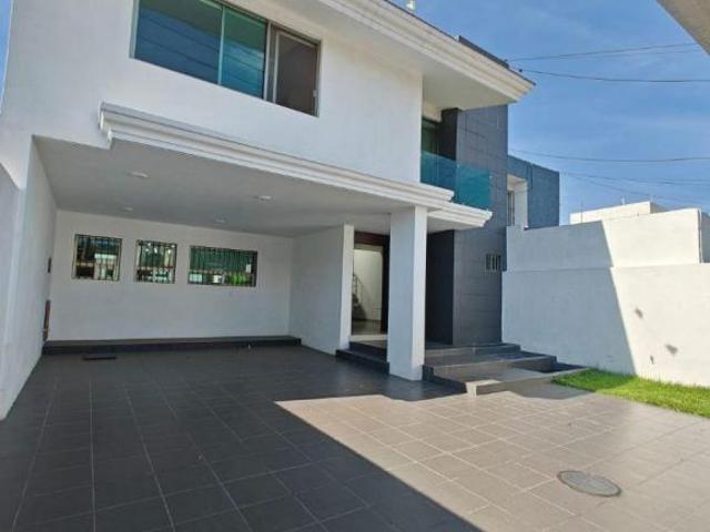 CASA DE ALTO NIVEL IDEAL PARA CORPORATIVO, DESPACHOS, O CONSULTORIOS