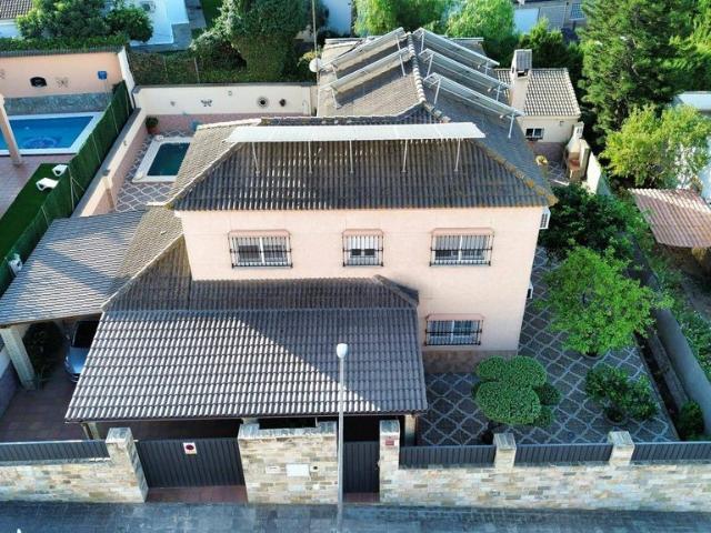 Casa de 254 m2 en venta Sevilla, Andalucía