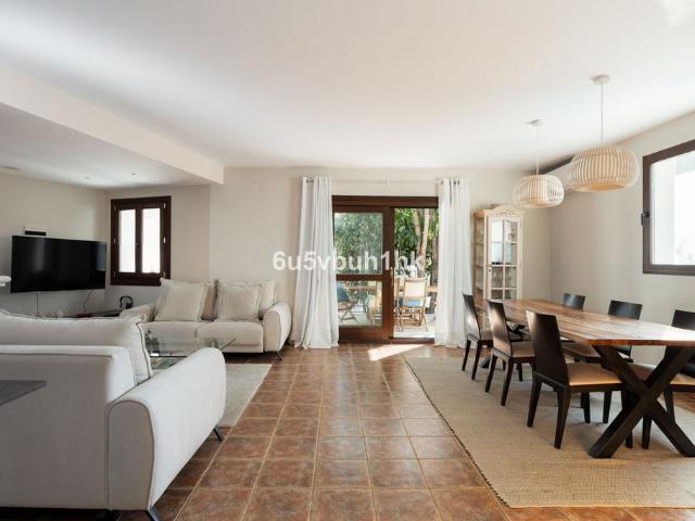 Casa de alto standing en venta Estepona, España