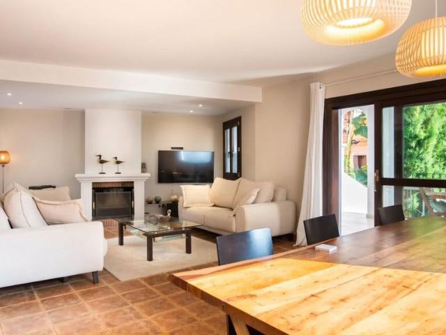 Casa de alto standing de 240 m2 en venta El Paraíso, España