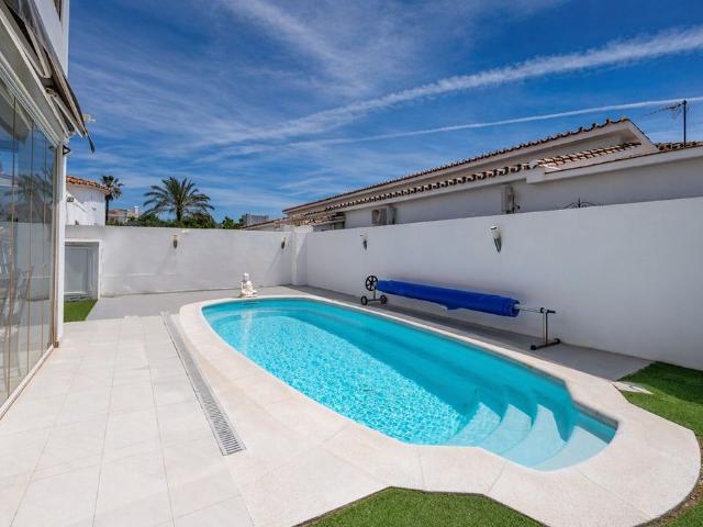 Casa de alto standing de 251 m2 en venta Estepona, España
