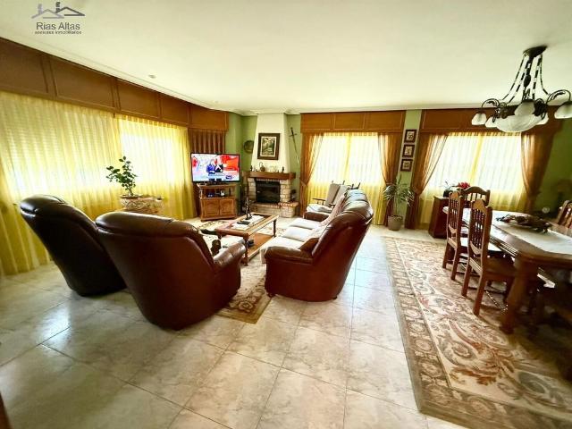 Casa de alto standing de 291 m2 en venta Oleiros, Galicia