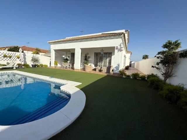 Casa de alto standing de 304 m2 en venta Villamanrique de la Condesa, Andalucía