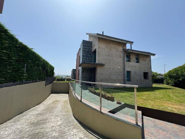 Casa de alto standing de 320 m2 en venta Mompía, España
