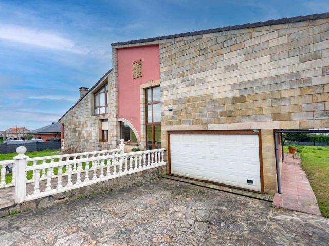 Casa de alto standing de 323 m2 en venta Soto de la Marina, Cantabria
