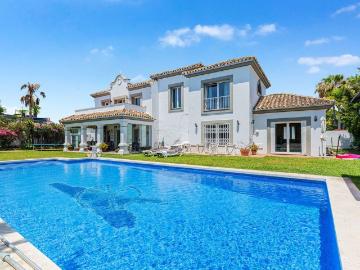 Casa de alto standing de 398 m2 en venta Estepona, Andalucía