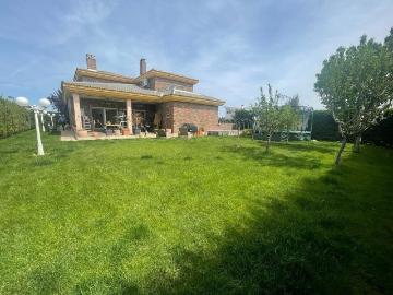Casa de alto standing de 422 m2 en venta Laguna de Duero, Castilla y León