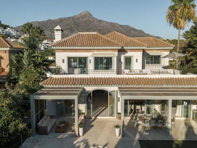 Casa de alto standing de 441 m2 en venta Nueva Andalucia, Andalucía