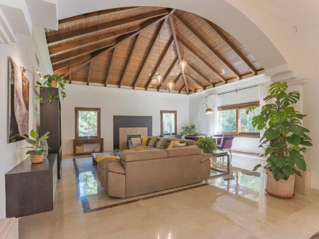Casa de alto standing de 621 m2 en venta Nueva Andalucia, Andalucía