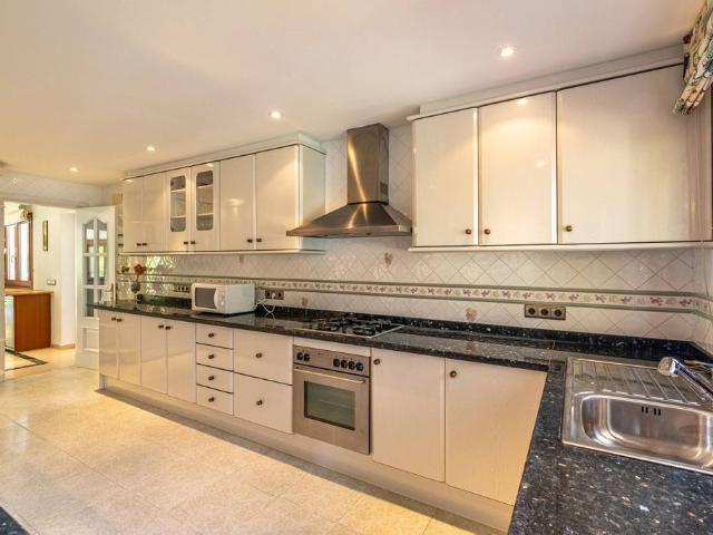 Casa de alto standing de 698 m2 en venta Estepona, España