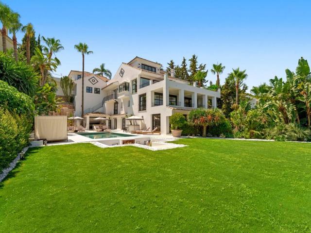 Casa de alto standing de 965 m2 en venta Nueva Andalucia, Andalucía