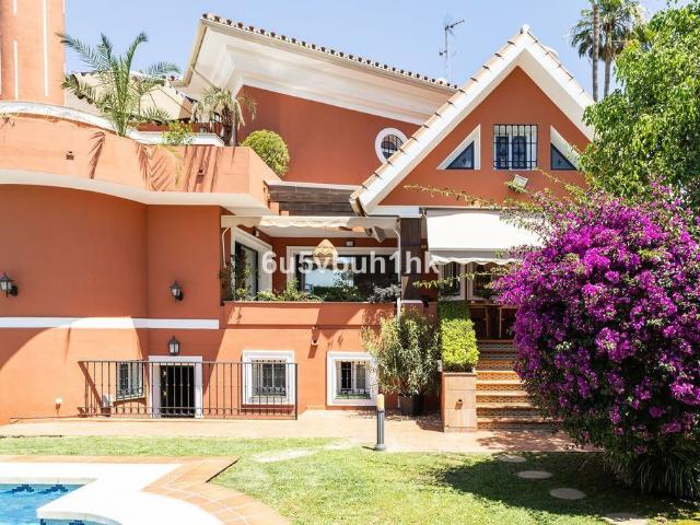 Exclusiva casa de 512 m2 en venta Alhaurín de la Torre, España