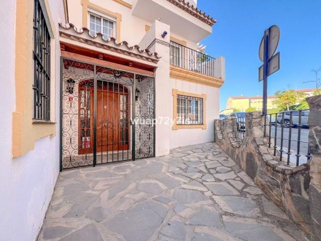 Exclusiva casa de 340 m2 en venta Estepona, Andalucía