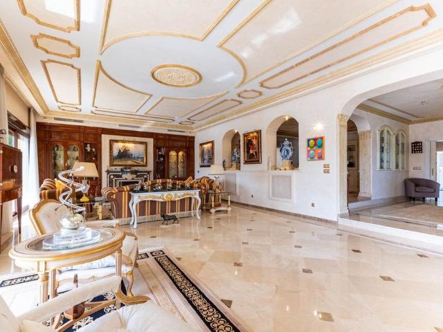 Casa de alto standing en venta Los Monteros, España