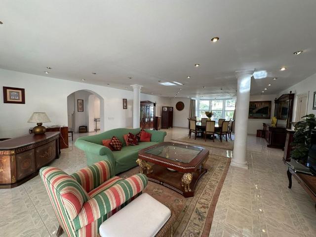Casa de alto standing en venta Marbesa, España