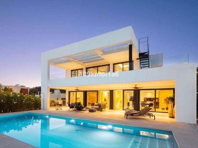 Casa de alto standing en venta Nueva Andalucia, España