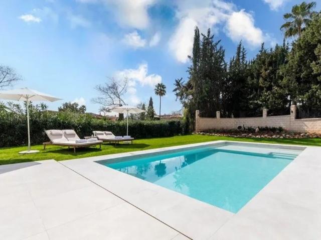 Casa de alto standing en venta Nueva Andalucia, España