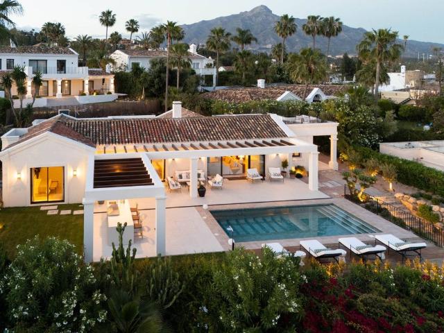 Casa de alto standing en venta Nueva Andalucia, España