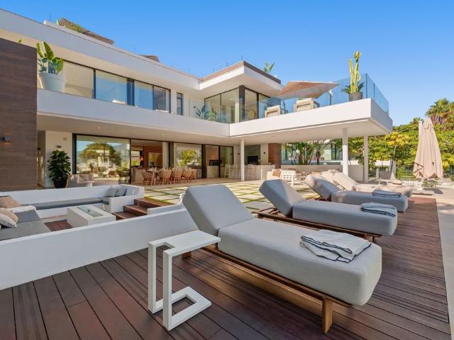 Casa de alto standing en venta Nueva Andalucia, España