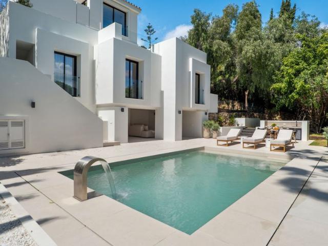Casa de 304 m2 en venta Nueva Andalucia, Andalucía