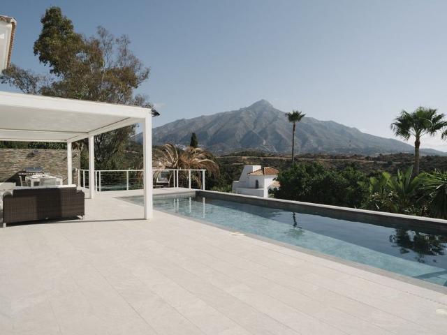 Casa de alto standing en venta Nueva Andalucia, España