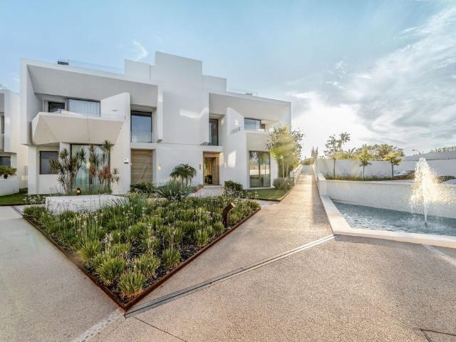 Casa de alto standing en venta Nueva Andalucia, España