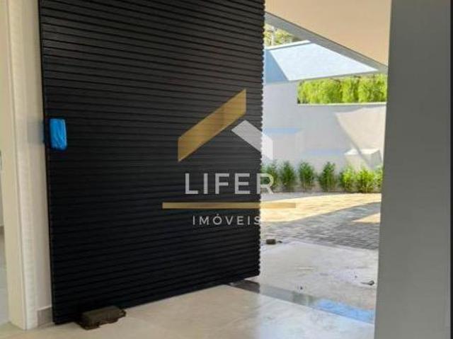 Casa de alto padrão no Bairro das Palmeiras com 3 suítes, piscina e espaço gourm