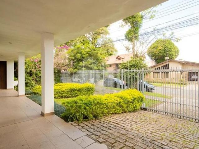 CASA DE ALTO PADRÃO NO BATEL / ÁGUA VERDE – 359m² – 7 QUARTOS – TERRENO AMPLO