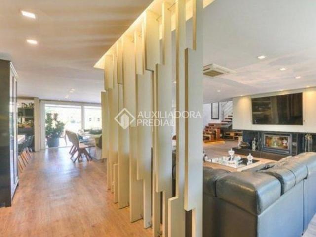Casa de Alto Padrão no Condomínio TerraVille Porto Alegre 478m² | 4 Suítes | Terreno de 1107m² |