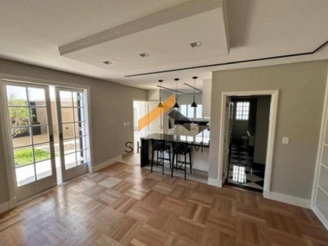 Casa de alto padrão no Jardim Everest 691m² de terreno, piscina e lazer completo