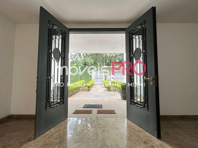 Casa de alto padrão no Jardim Guedala | 1300 m² de terreno