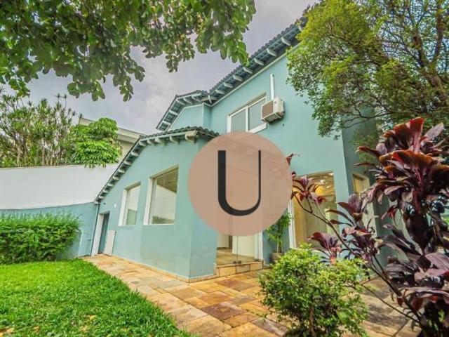 Casa de Alto Padrão no Pacaembu: 6 Quartos 4+2 na Edícula, Piscina e 5 Vagas