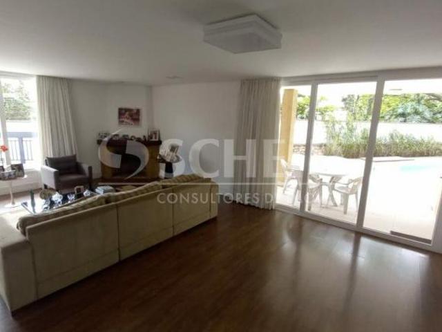 Casa de Alto Padrão à Venda 514 m² de Área Útil no Total