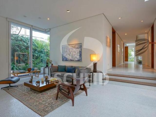 Casa de Alto Padrão à Venda com 1762m2 de terreno no Alto da Boa Vista, São Paulo