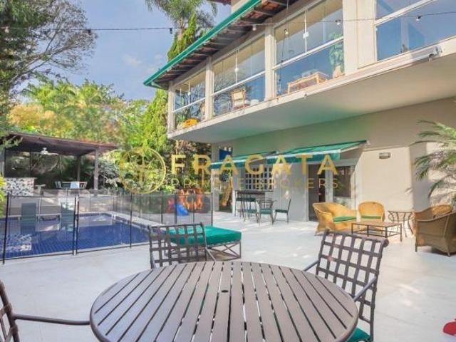 Casa de alto padrão à venda com 390m² 4 suítes e 4 vagas Pacaembu/SP