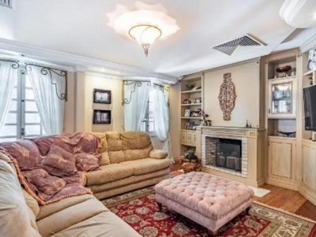 Casa de Alto Padrão à Venda com 4 Dormitórios, Piscina, Salão de Festas e 2.200m² de Terreno no Bair
