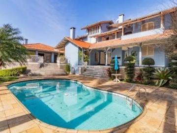 Casa de Alto Padrão à Venda com 4 Dormitórios, Piscina, Salão de Festas e 2.200m² de Terreno no Bair