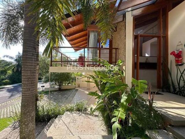Casa de Alto Padrão à Venda no Jardim Vila Paradiso 3 Suítes, 337m², Piscina e Área Gourmet